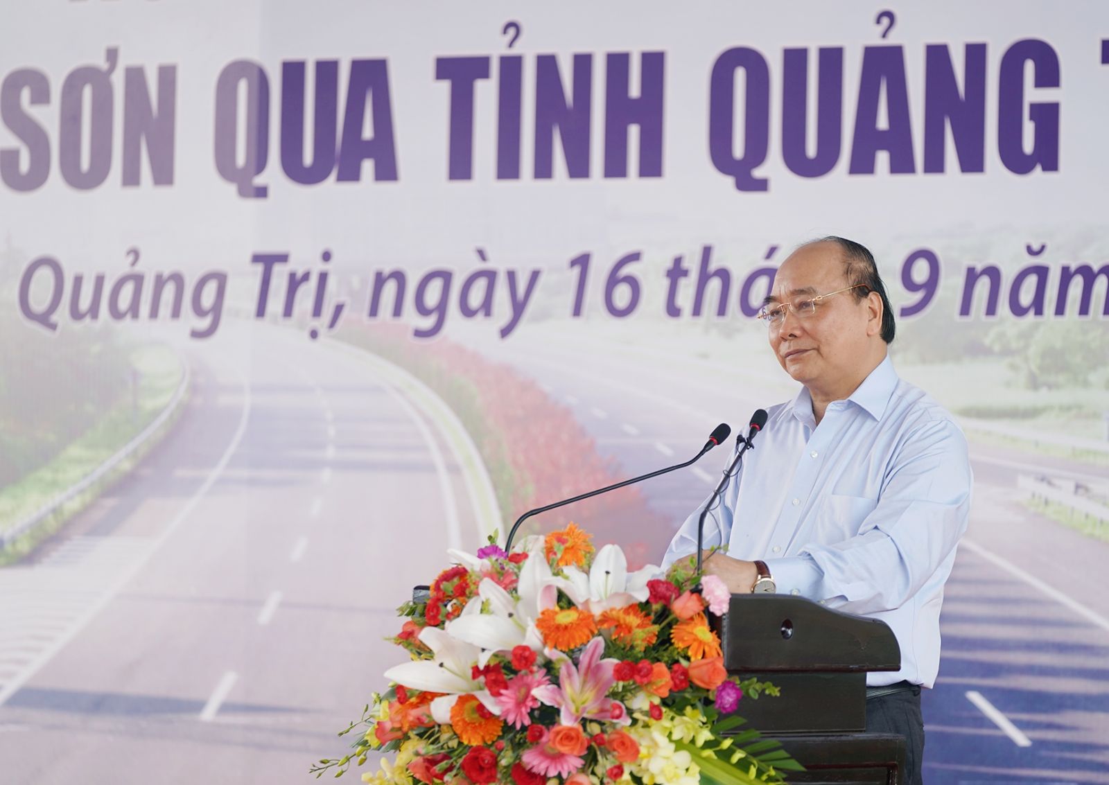 Prime Minister Nguyen Xuan Phuc attends the ground-breaking ceremony of Cam Lo – La Son expressway