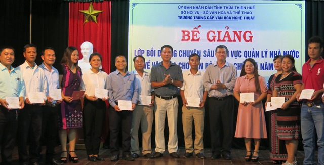 Trang bị kiến thức văn hóa cơ sở cho gần 100 cán bộ cấp xã phường