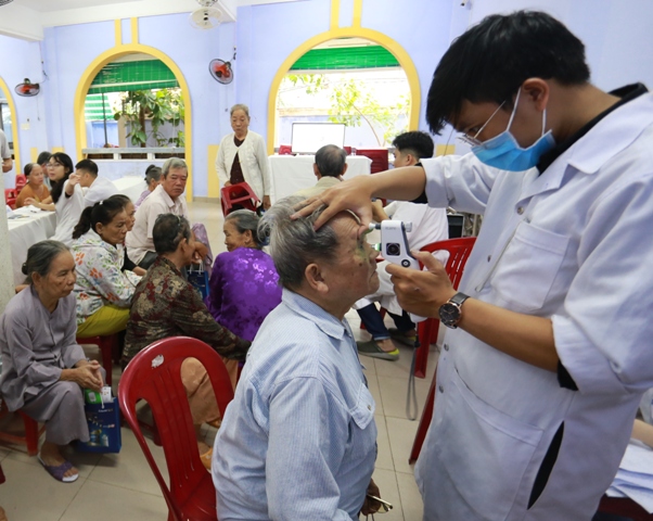 Hơn 400 người cao tuổi được khám, tầm soát bệnh lý miễn phí