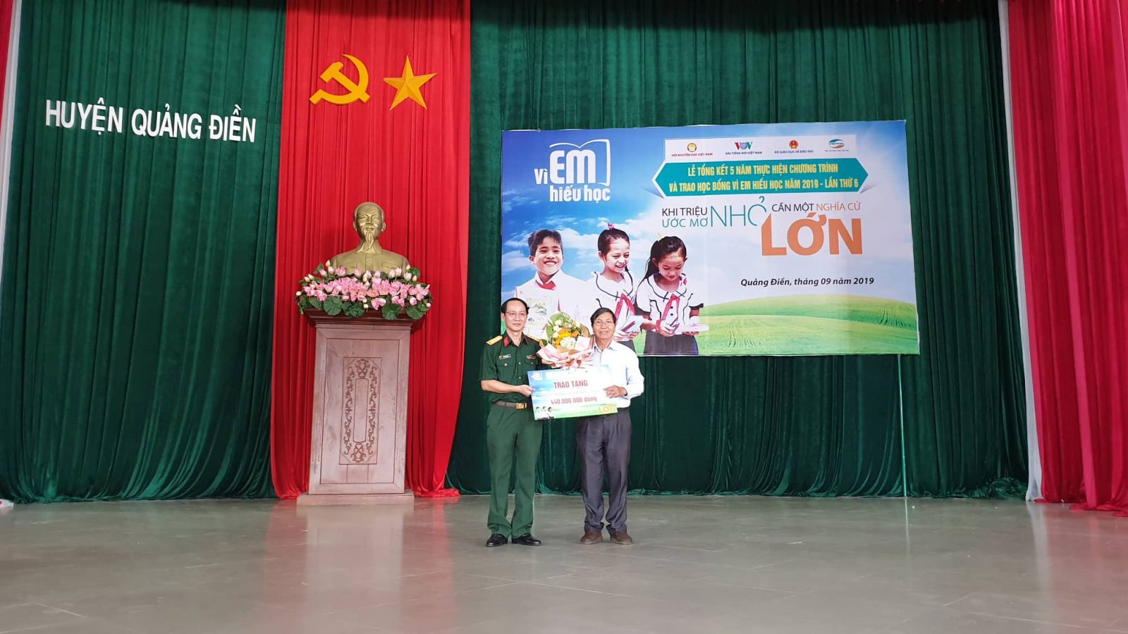 Awarding 440 “For studious students” scholarships