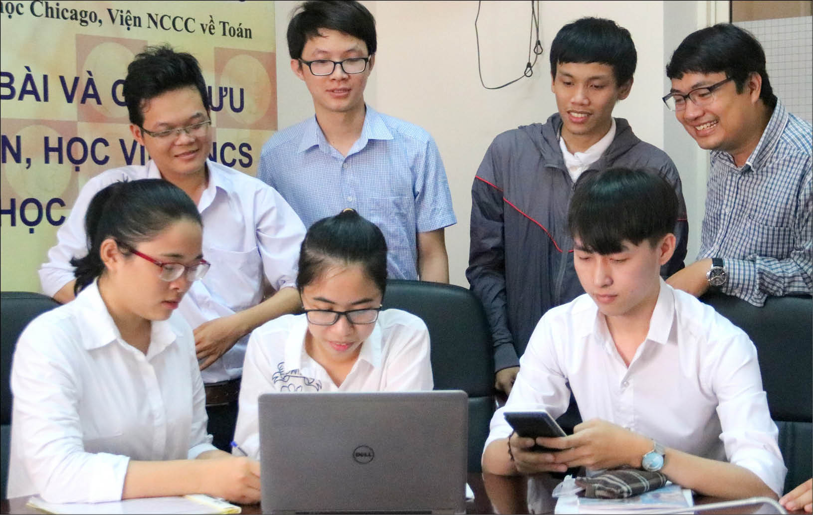 Sinh viên cần khéo léo