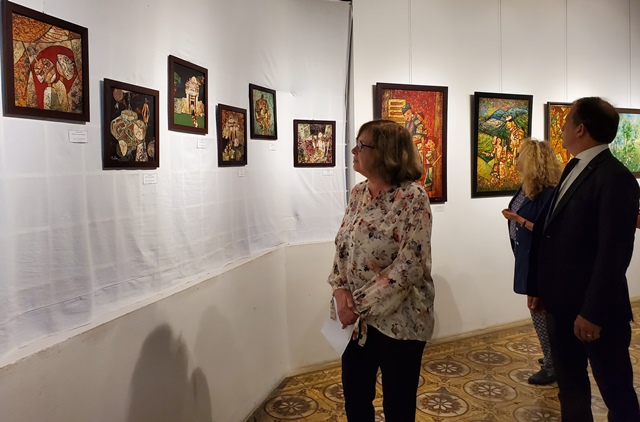 Triển lãm “Kết nối” của các họa sĩ trẻ