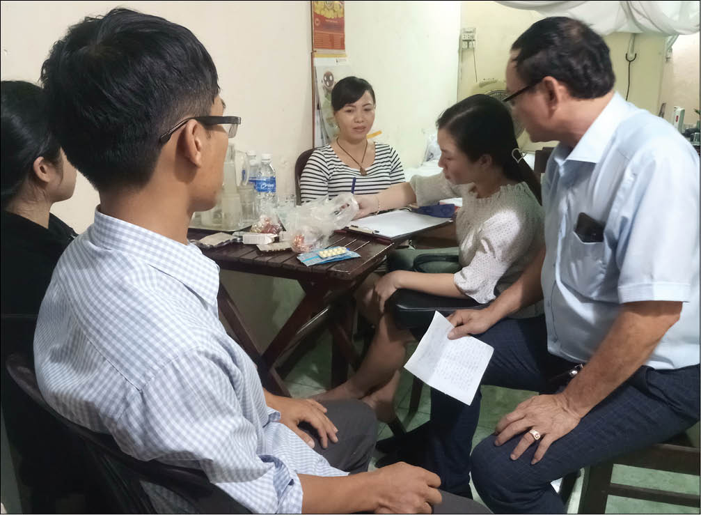 Tùy tiện khám bệnh, bán thuốc