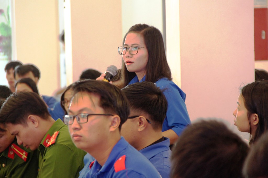 Thế hệ trẻ cần sử dụng mạng xã hội một cách đúng đắn