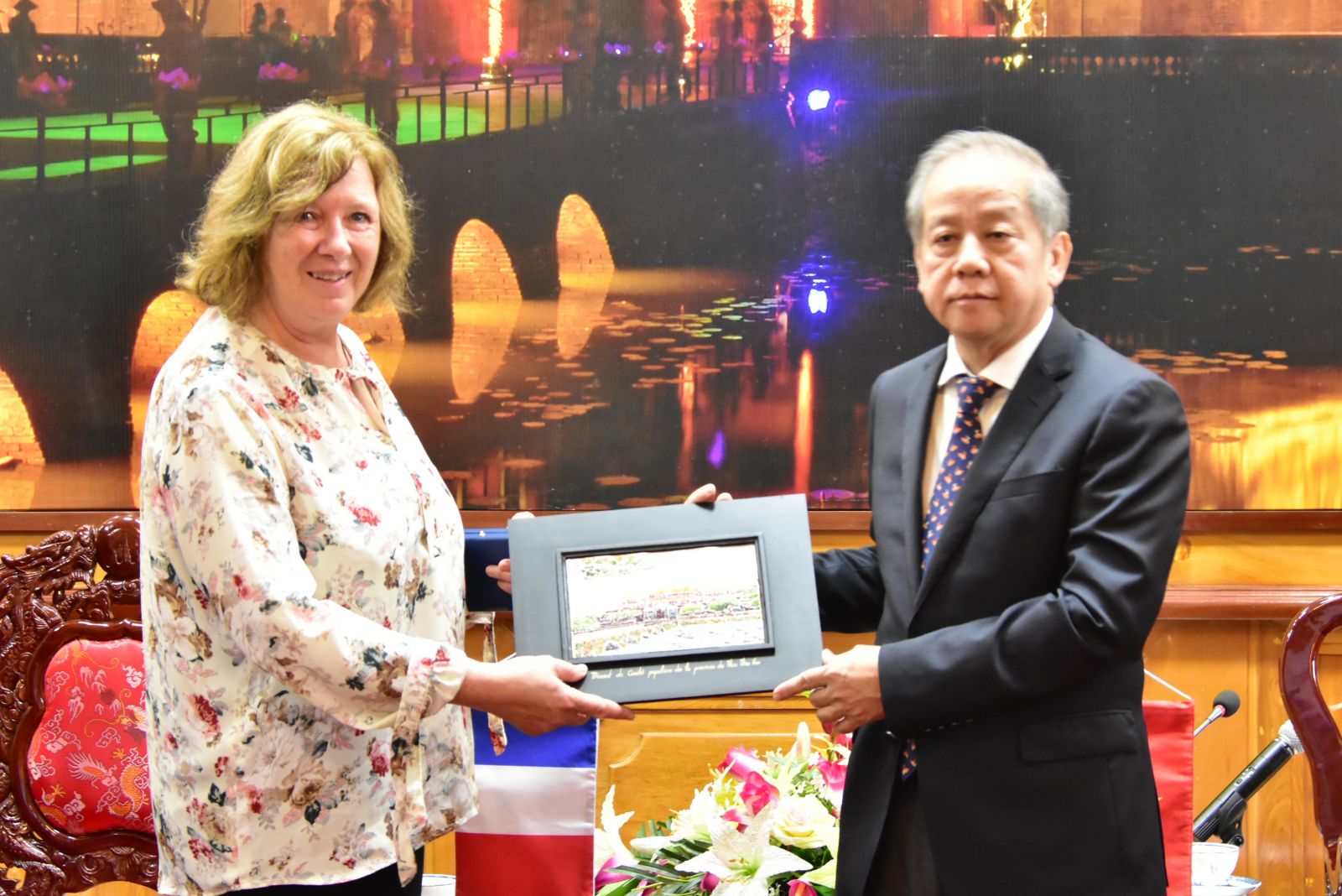 Continuing to encourage French businesses to invest in Hue