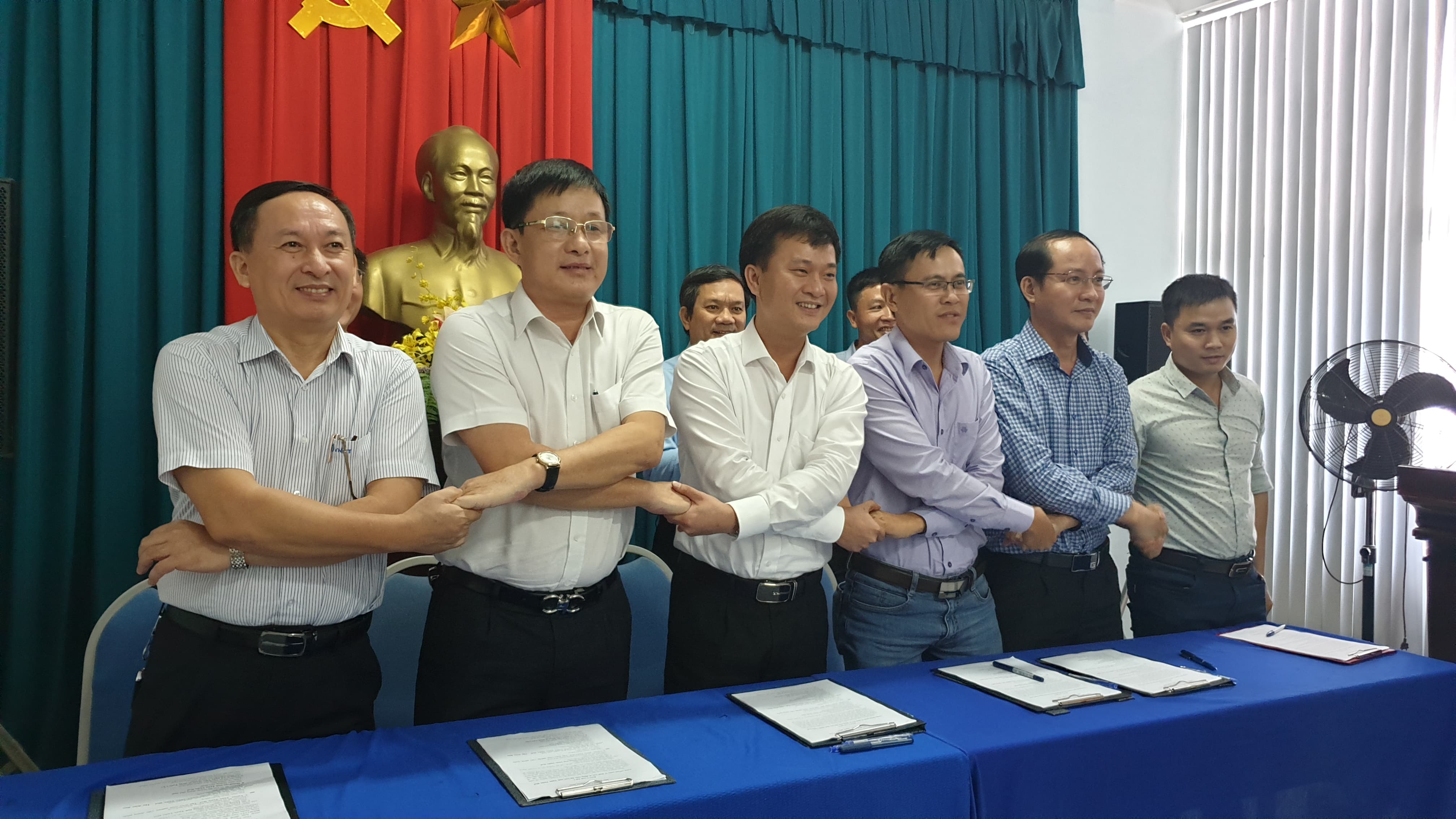 Doanh nghiệp viễn thông ký cam kết về tăng cường quản lý thuê bao di động