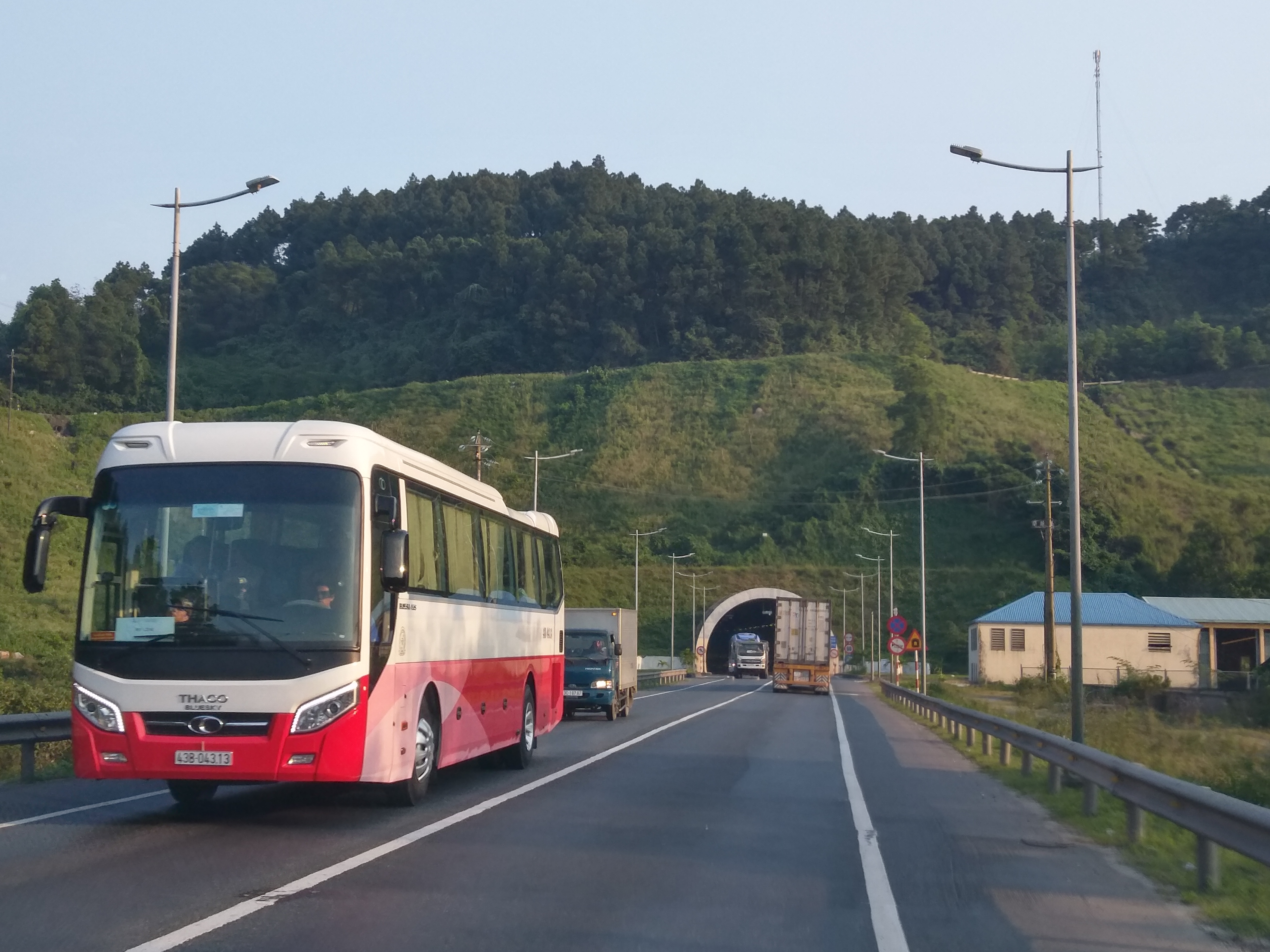 An ninh trật tự được đảm bảo trong ngày đầu thu phí mới tại trạm Bắc Hải Vân