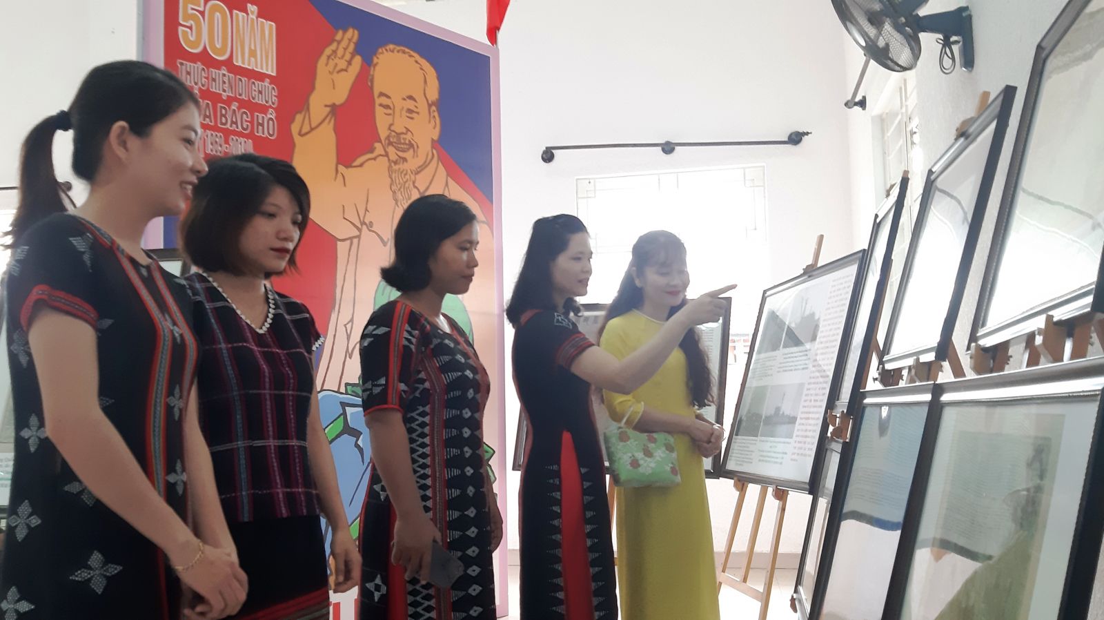 Paracel island and Spratly Island belong to Vietnam - Historical and legal evidences exhibition