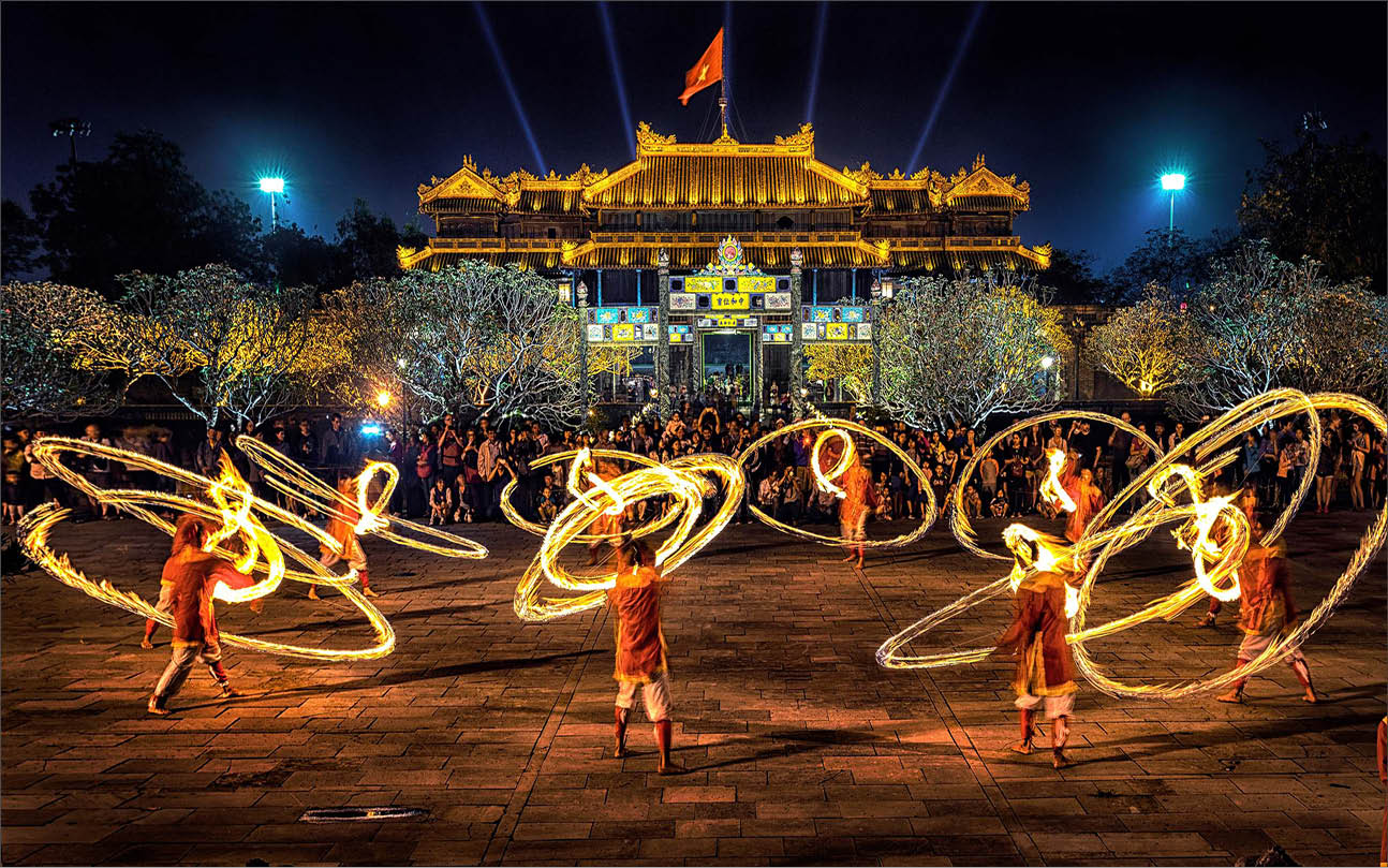 Le Tan Thanh  beautiful moments through his lens