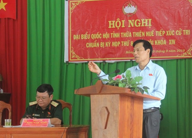 Cử tri A Lưới quan tâm đến chính sách cho cán bộ dôi dư sau sáp nhập xã