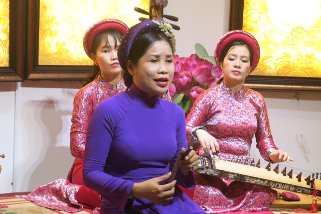 Giáo viên giao lưu cùng nghệ nhân ca Huế