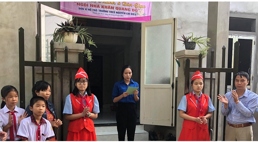 Khánh thành nhà Khăn quàng đỏ cho gia đình em Hoàng Diệu Phương