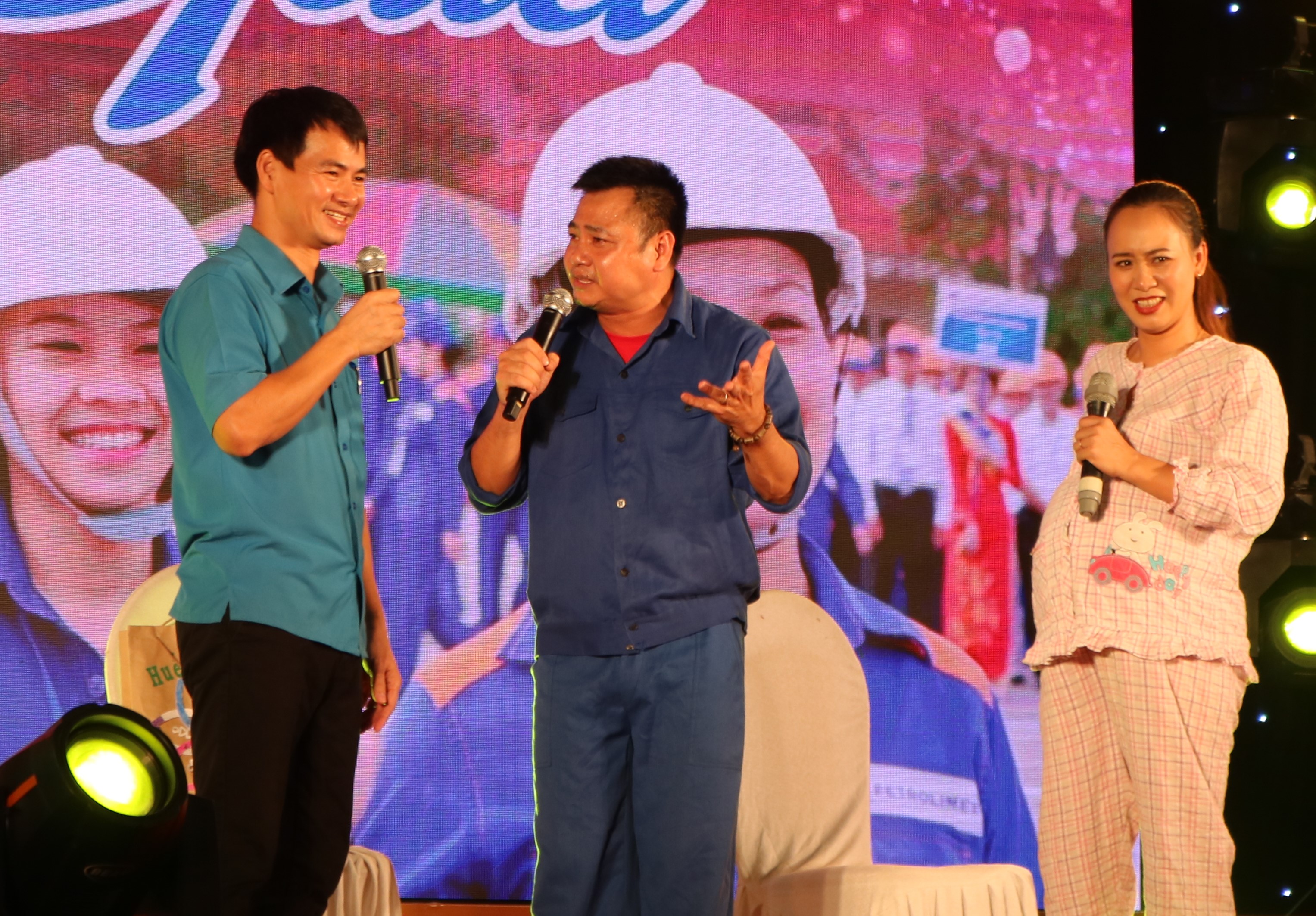 Nghệ sĩ Xuân Bắc, Tự long chung vui cùng công nhân lao động