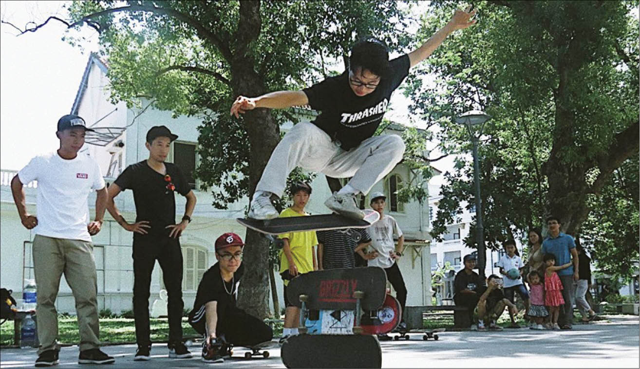 Skateboarding - sắc màu đường phố
