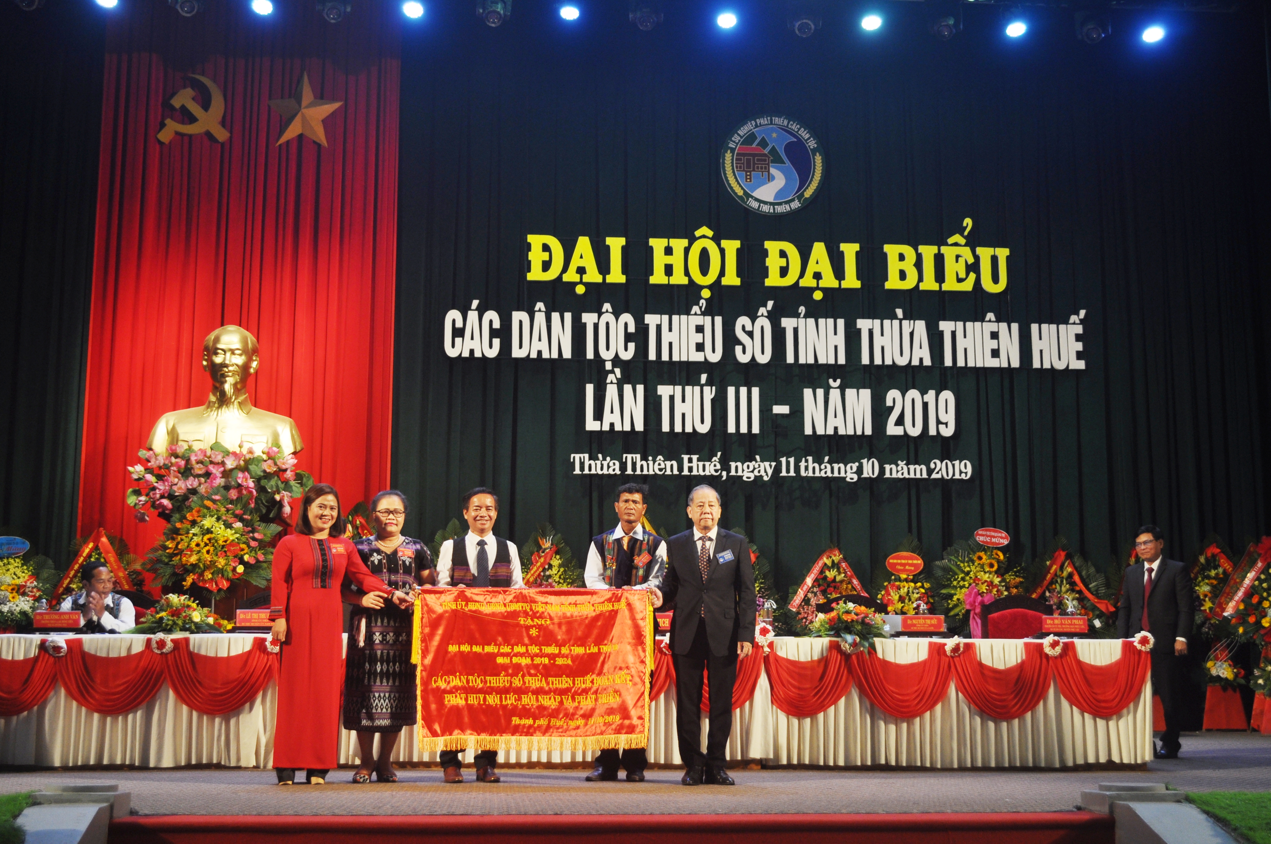 Phấn đấu đưa tỷ lệ hộ nghèo đồng bào dân tộc thiểu số xuống dưới 15