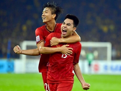 Tin vào các chiến binh áo đỏ