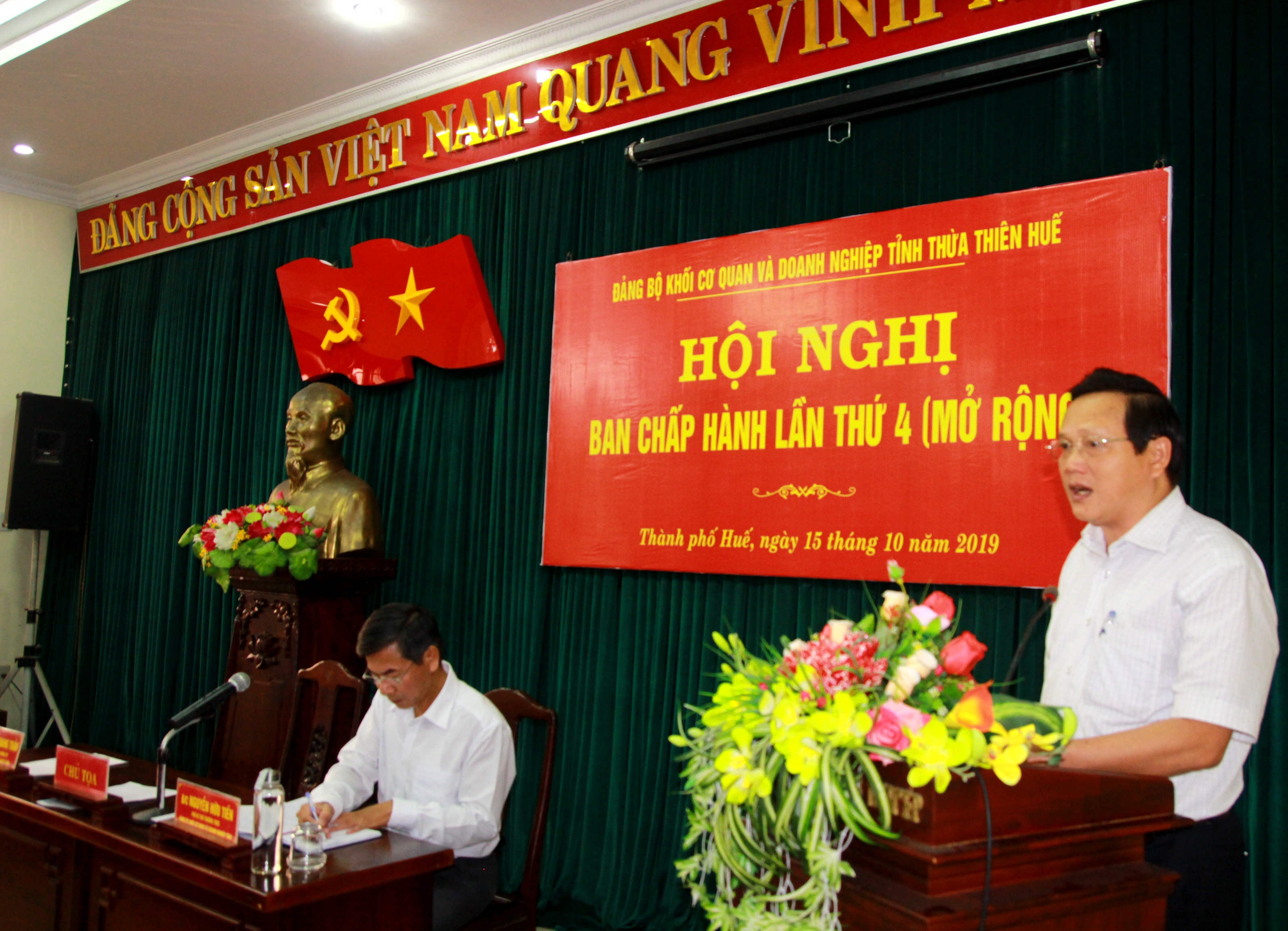 Nêu cao ý thức trách nhiệm, tâm huyết, tận tụy với công việc