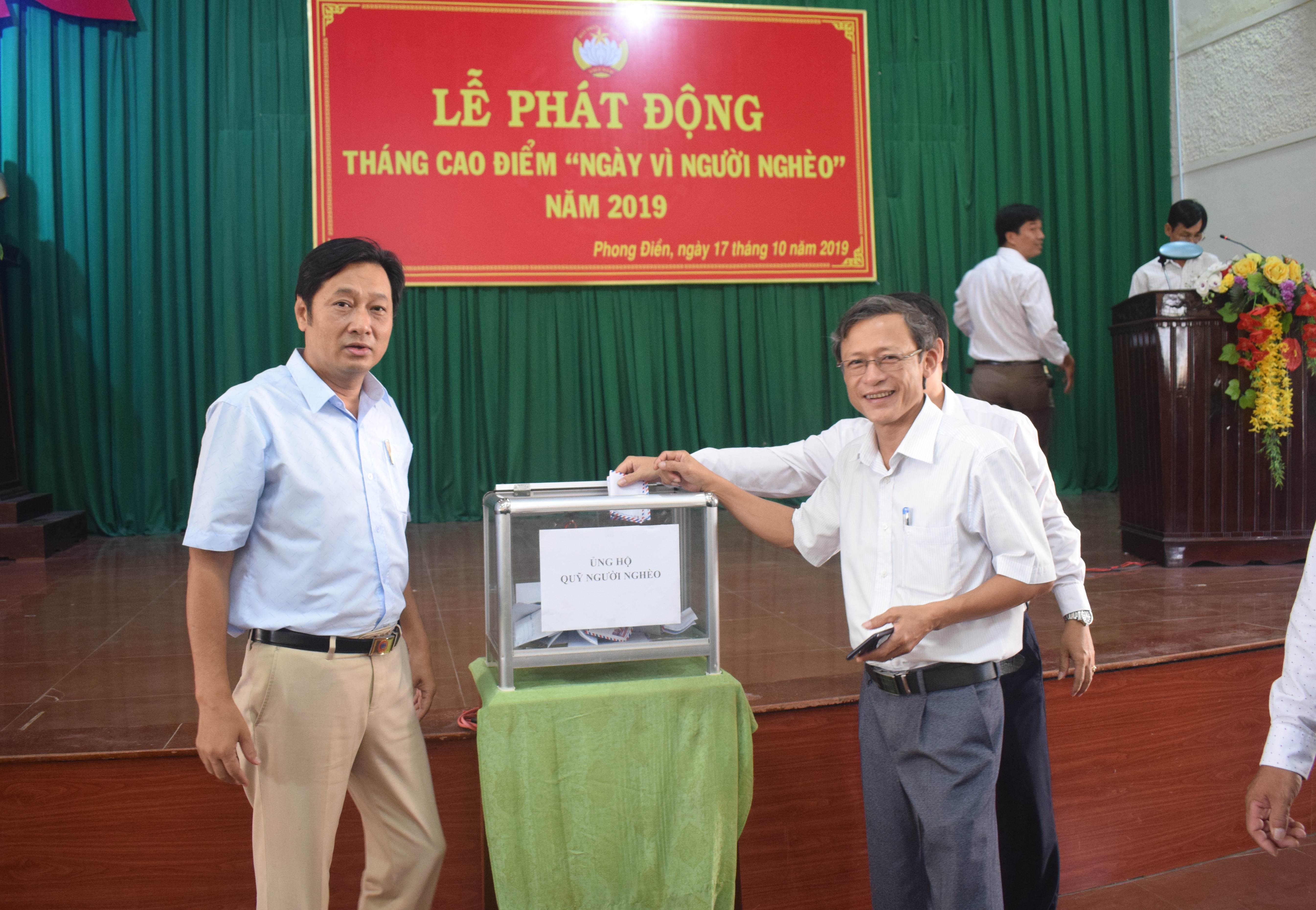 Phong Điền tiếp nhận 218 triệu đồng ủng hộ Quỹ Vì người nghèo