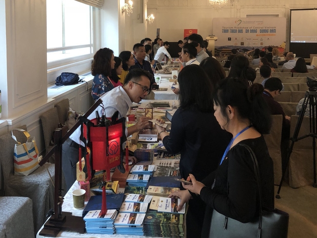 Hue holds a roadshow to introduce tourism in Singapore