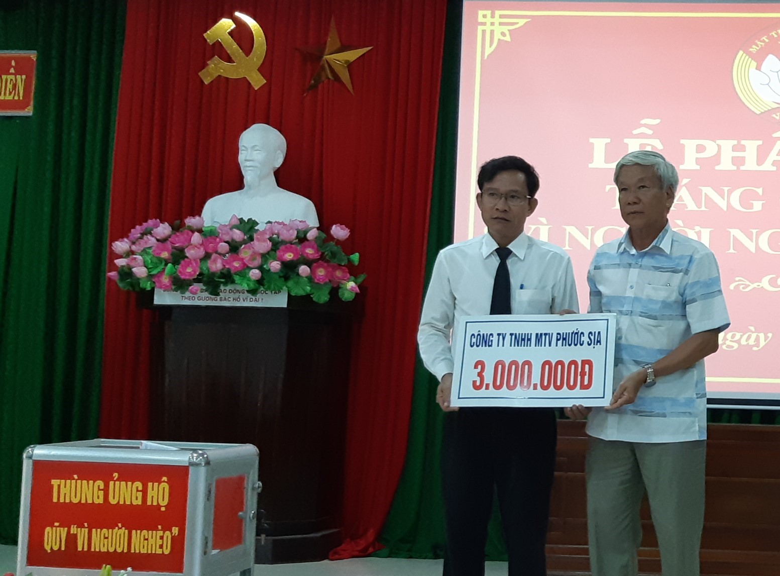 Quảng Điền tiếp nhận 115 triệu đồng cho Quỹ “Vì người nghèo”