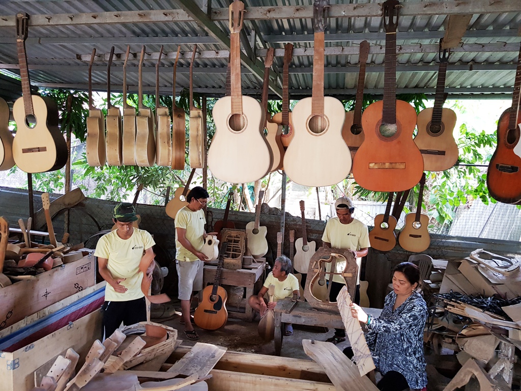 Người “tạo hồn” cho những cây đàn guitar