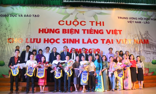 16 đội thi LHS Lào tranh tài vòng sơ khảo hùng biện tiếng Việt