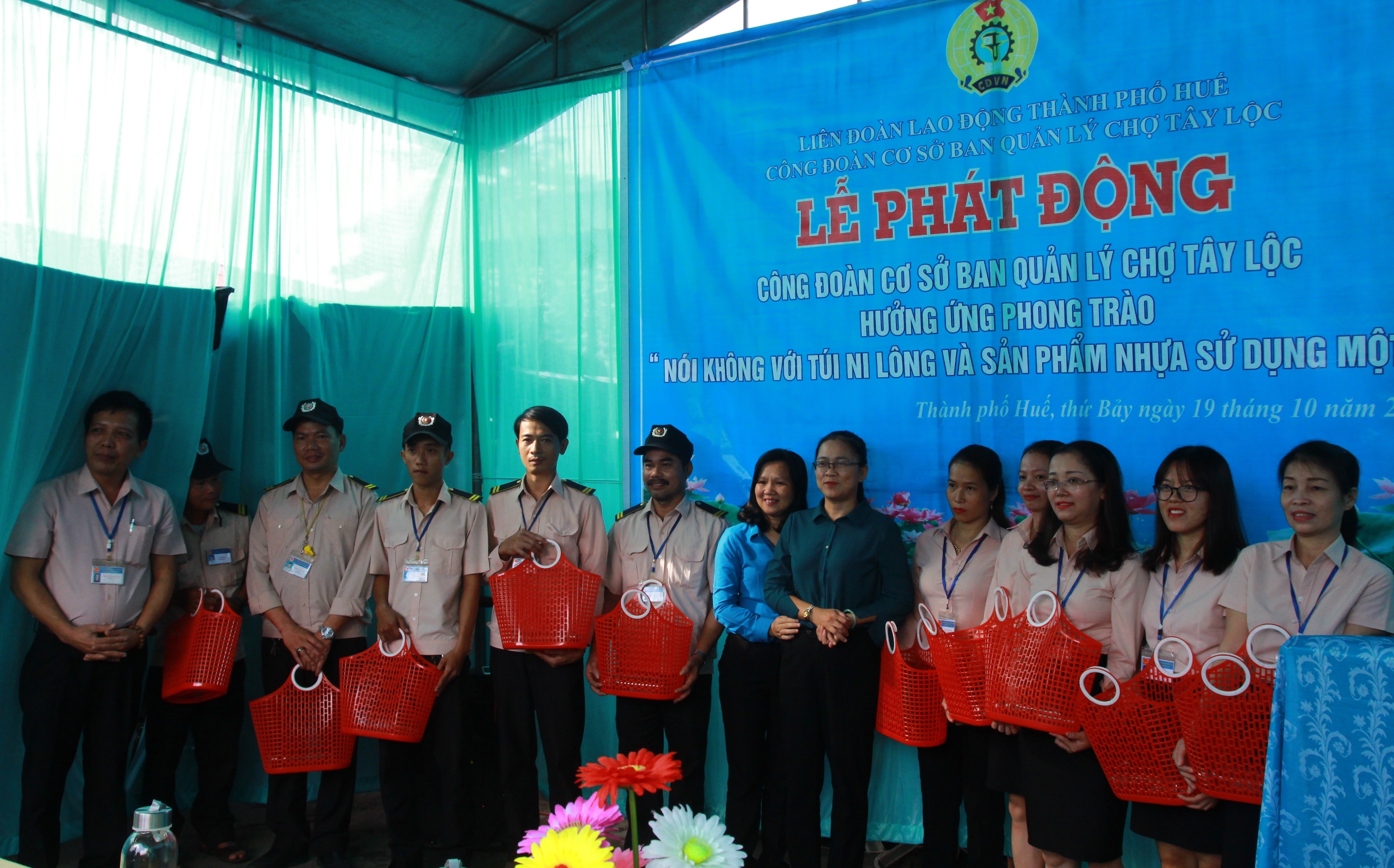 TP Huế 8 ngôi chợ lớn “Nói không với túi ni lông và sản phẩm nhựa sử dụng một lần”