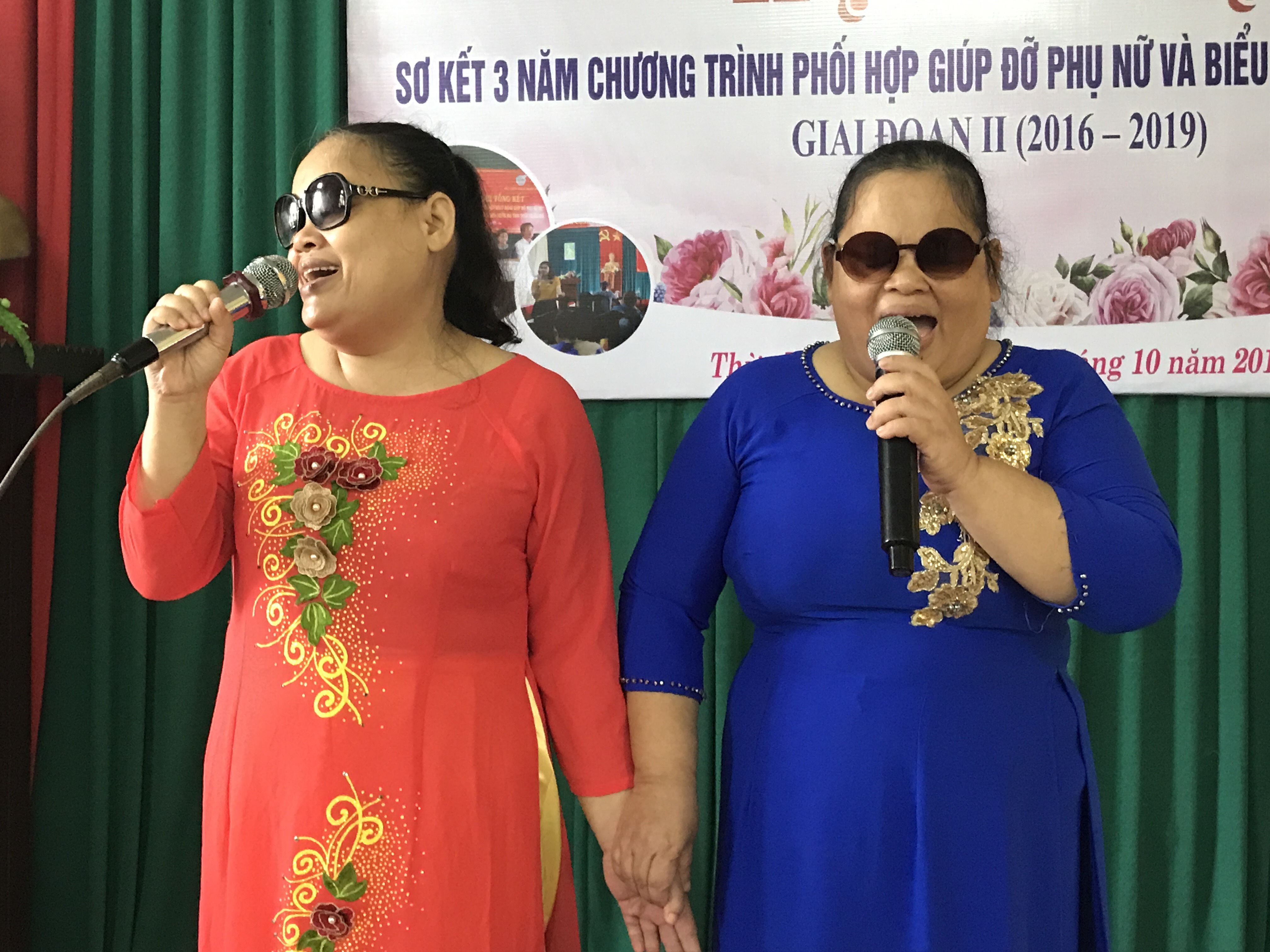 Những “bông hoa khuyết” lặng lẽ tỏa hương
