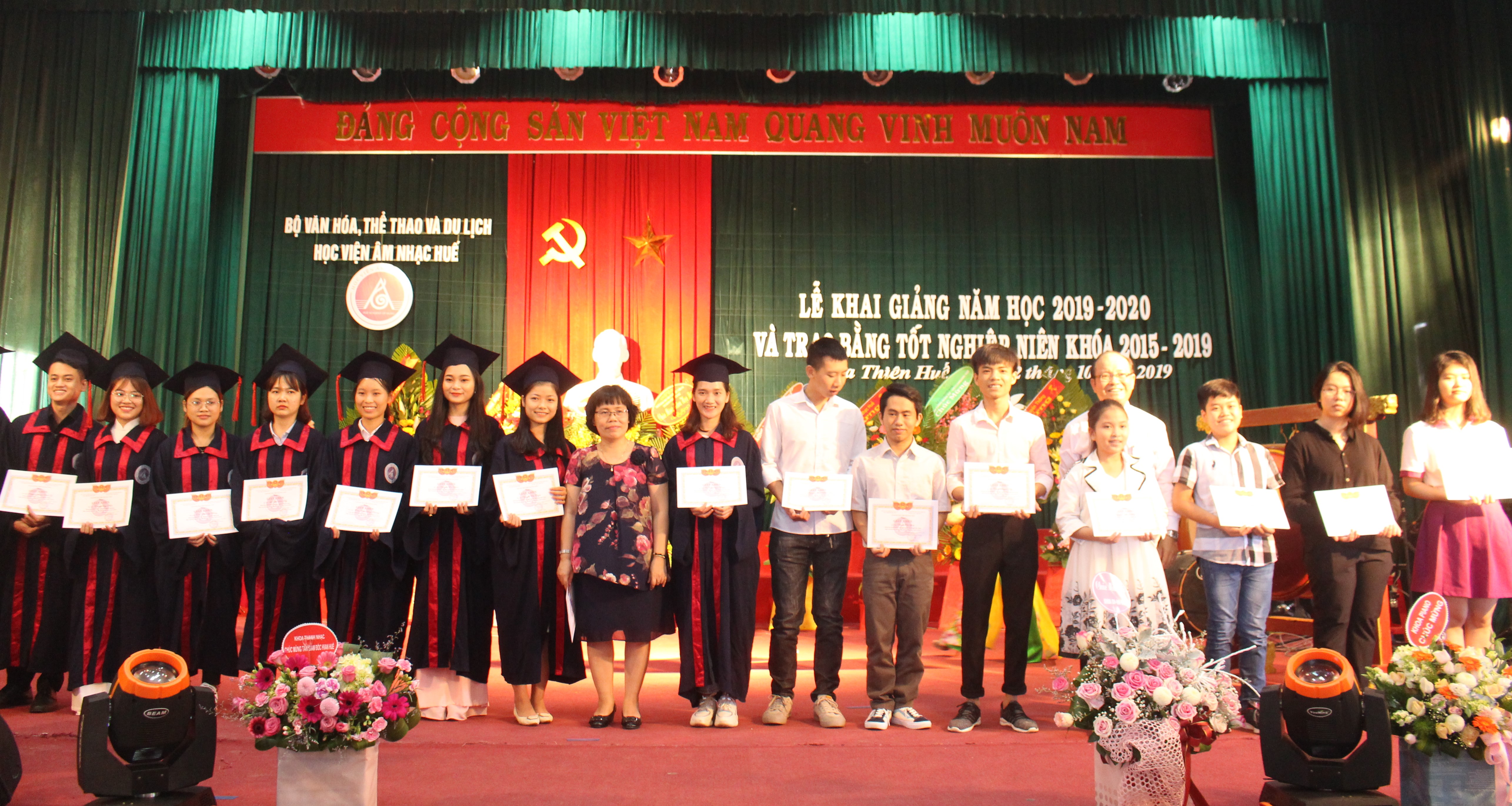 Học viện Âm nhạc chào đón 114 tân học sinh, sinh viên