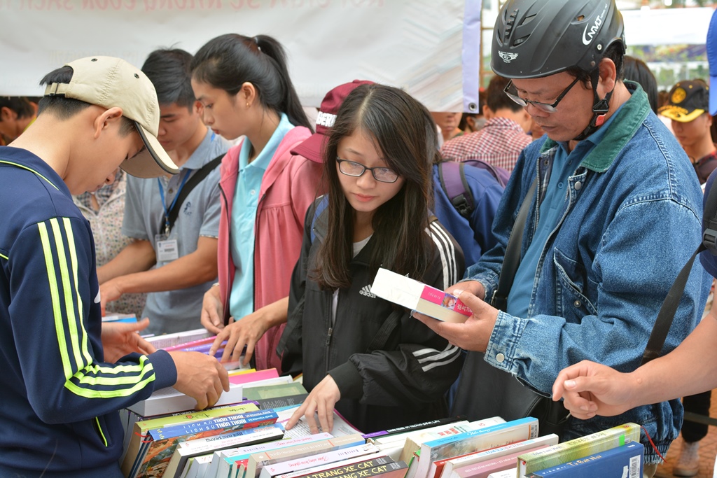 Gây quỹ văn hóa bằng đấu giá sách quý