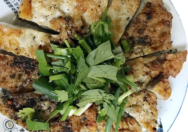 Squid egg cake - a gourmet cuisine of the sea