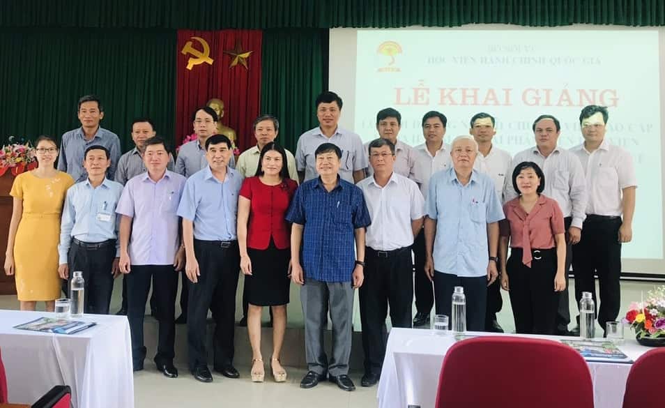 25 học viên tham dự lớp bồi dưỡng ngạch chuyên viên cao cấp