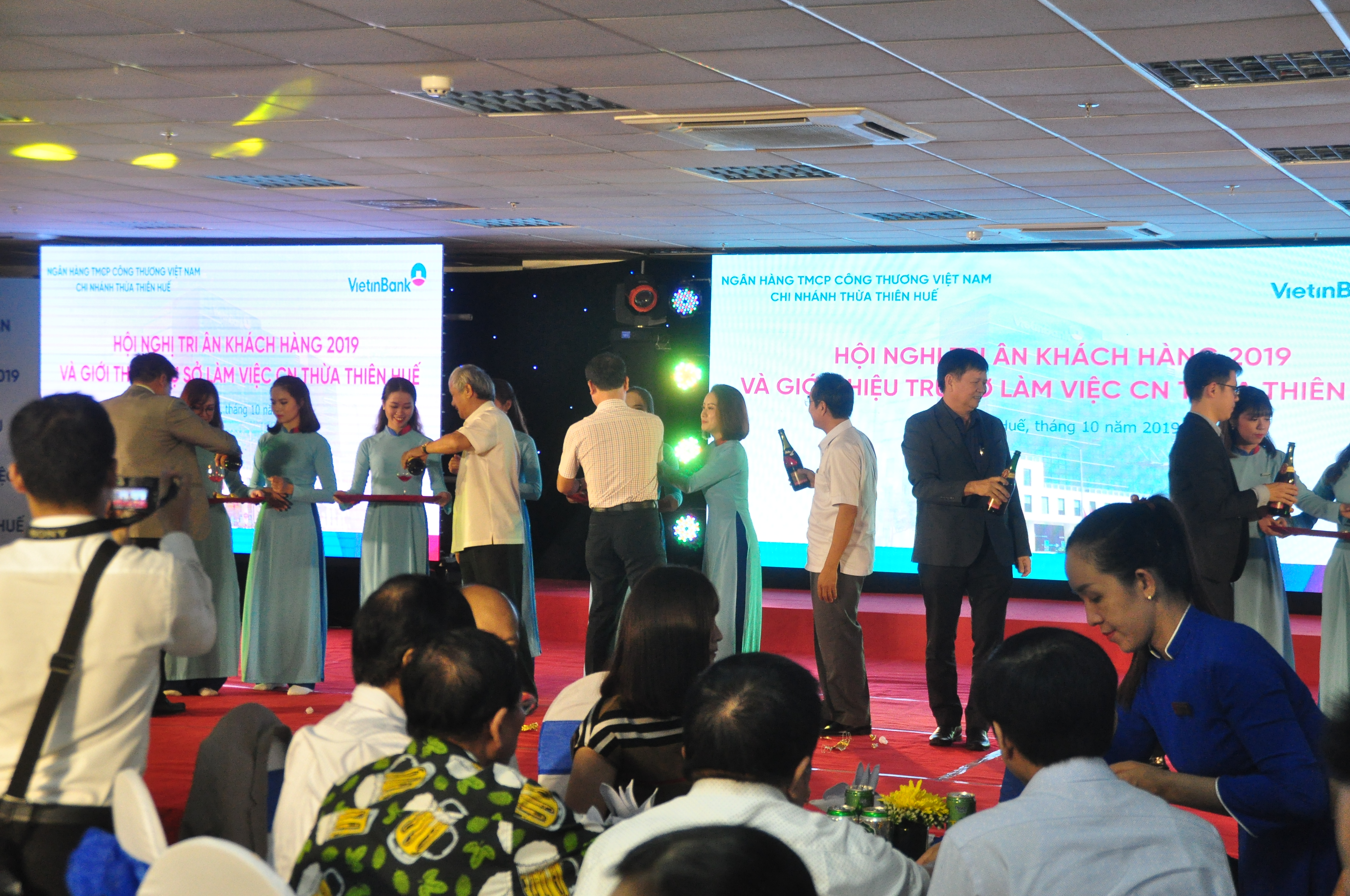 VietinBank tri ân khách hàng và giới thiệu trụ sở làm việc