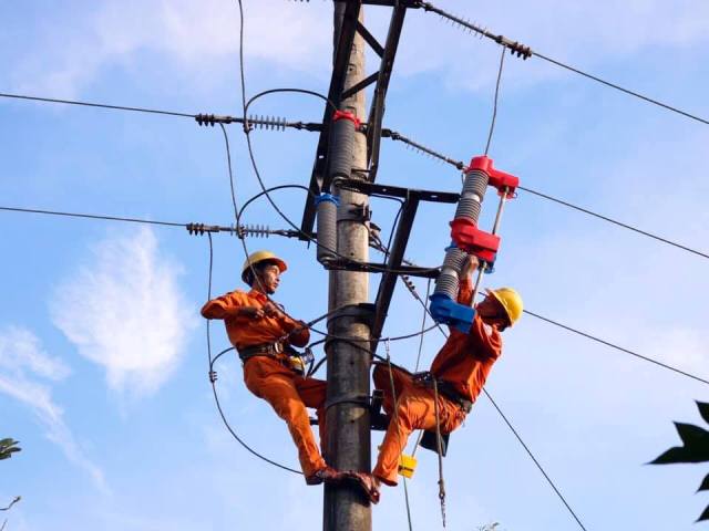 Phòng ngừa sự cố điện trước mùa mưa bão
