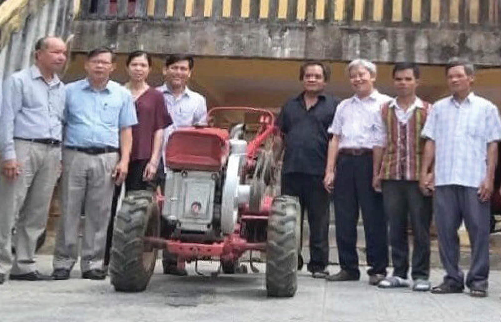 Nặng lòng với bạn nhà nông