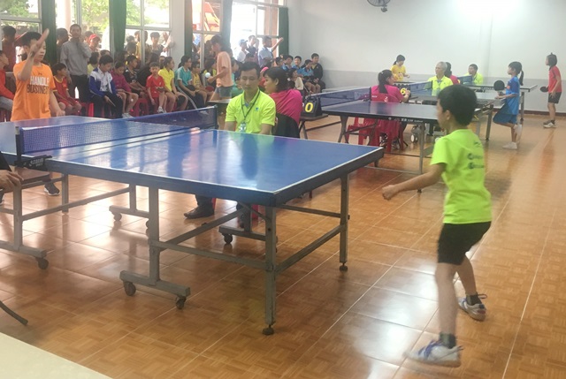 Thiếu nhi Huế tranh tài bóng bàn