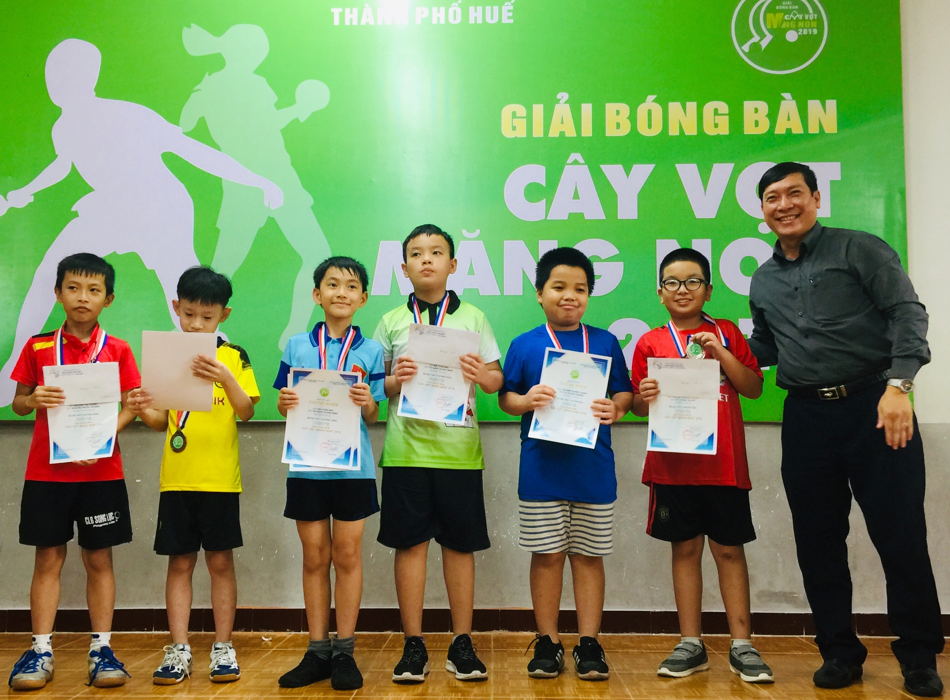 Nhiều trận đấu có chuyên môn cao tại giải bóng bàn “Cây vợt măng non”