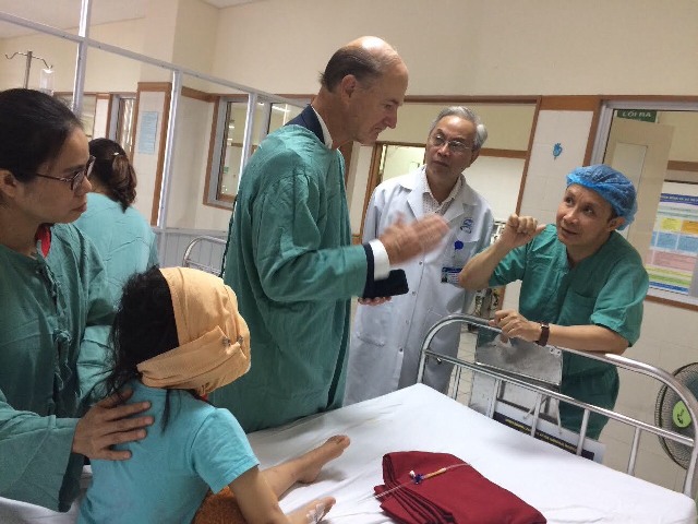 Phẫu thuật thành công trường hợp u quái hỗn hợp gây dị dạng hiếm gặp