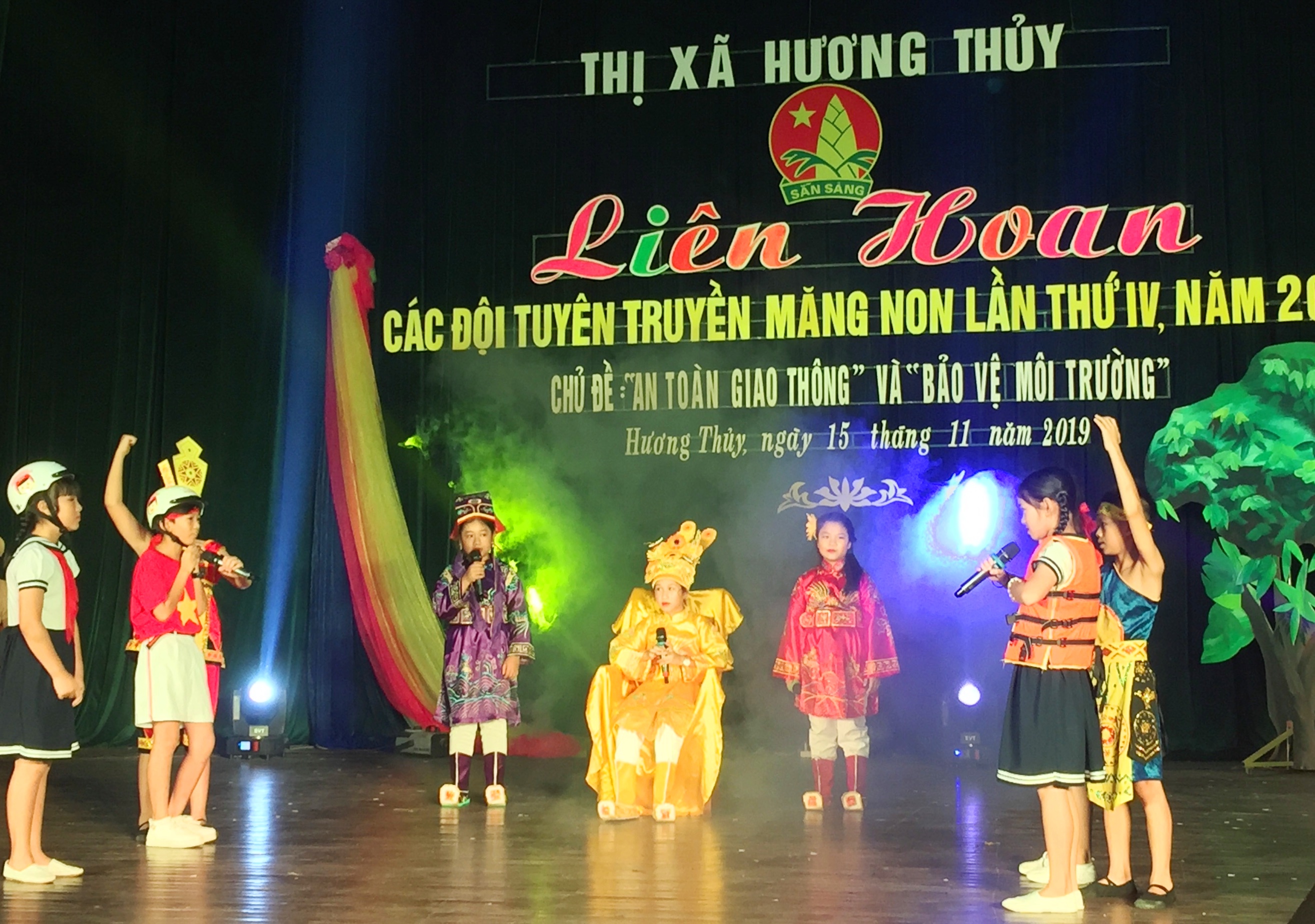 Học sinh Hương Thủy thi hiểu biết về an toàn giao thông và môi trường