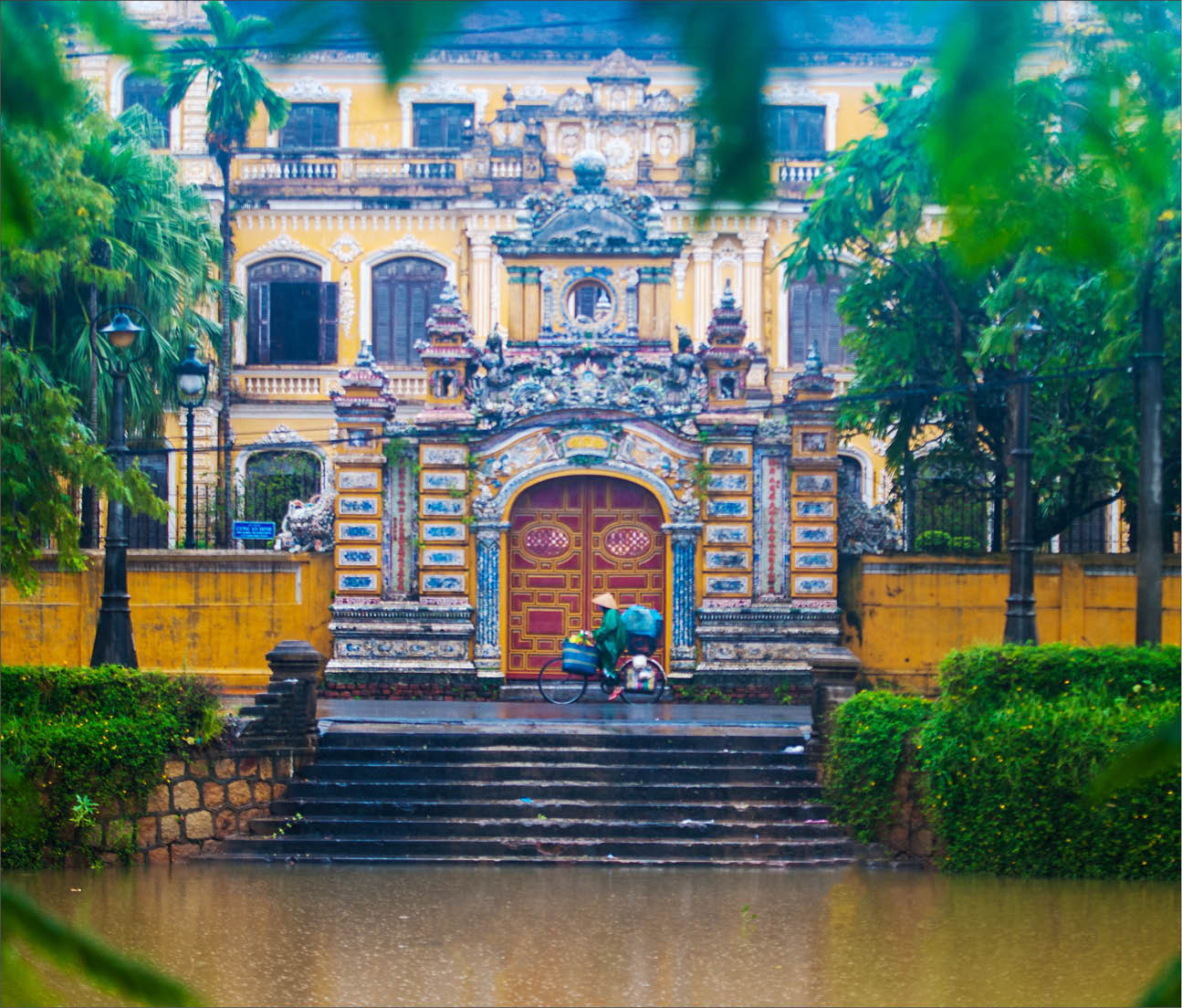 Những trang sách đậm phong vị Huế