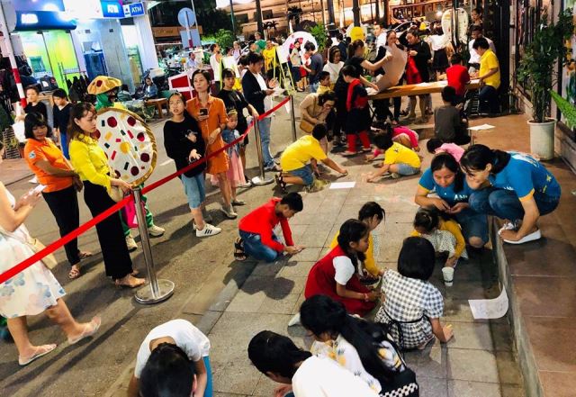 Con đường nghệ thuật trên phố Tây