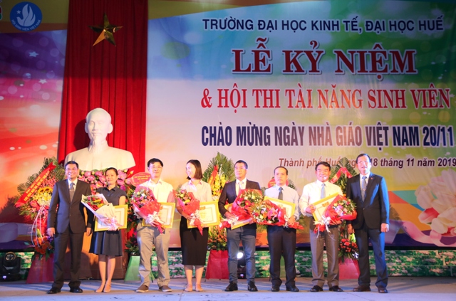 Nhiều tập thể, cá nhân Trường ĐH Kinh tế được Bộ GD ĐT khen thưởng