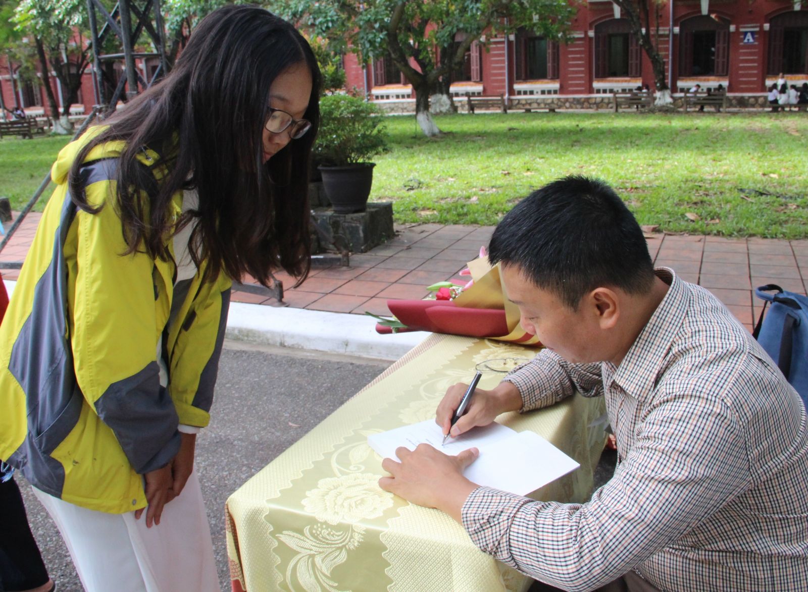 Mời chuyên gia nói chuyện giáo dục kỹ năng sống Món quà đặc biệt của Chủ tịch UBND tỉnh