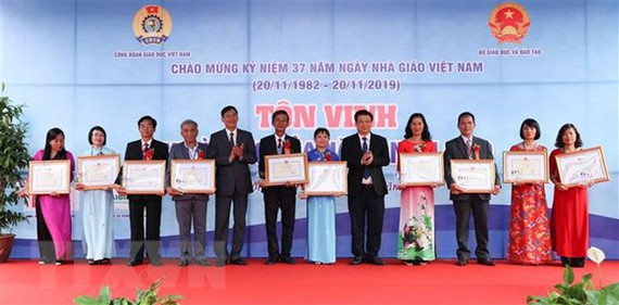 Tôn vinh 183 nhà giáo năm 2019