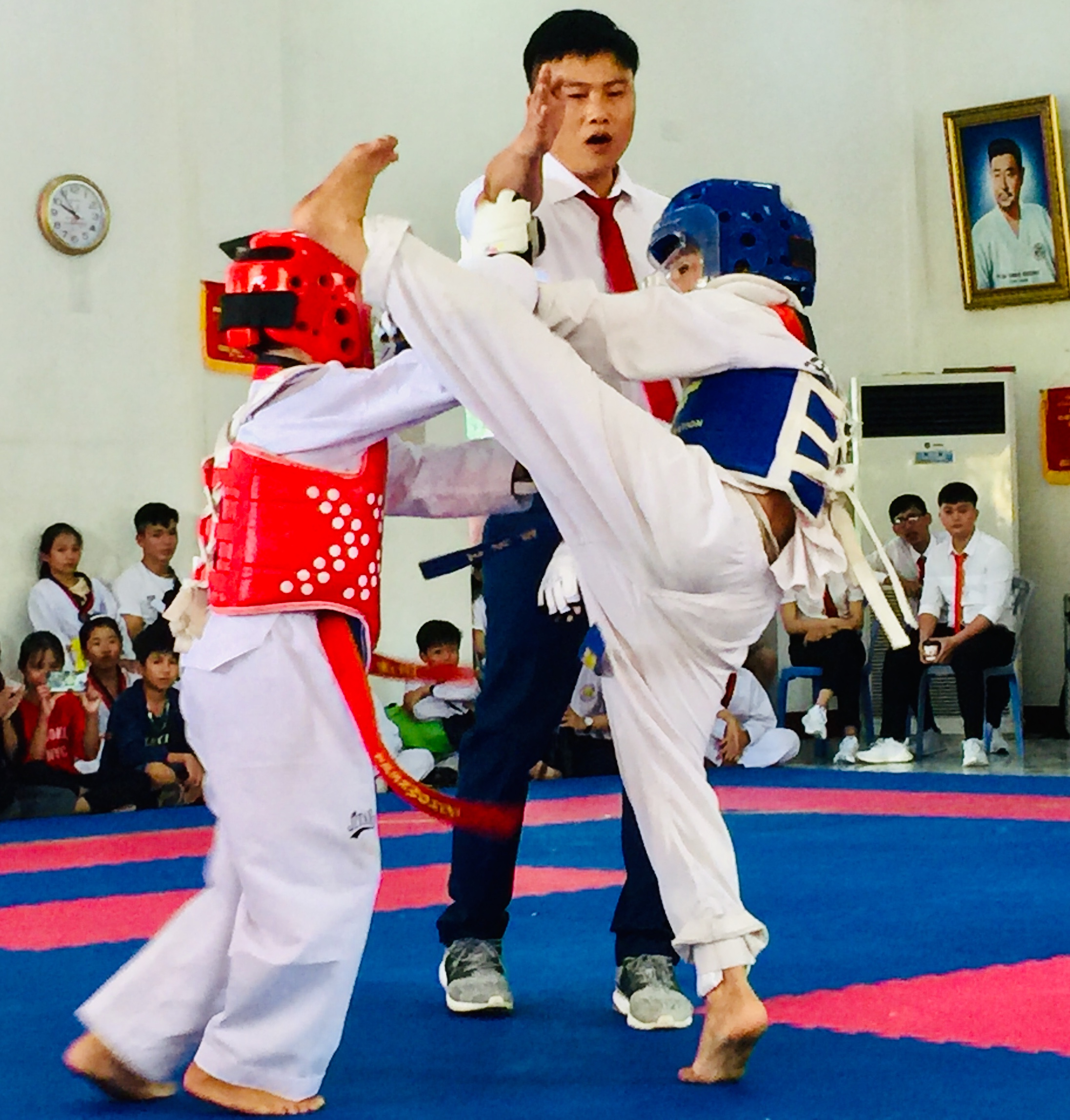 Võ sĩ “nhí” 2 tỉnh, thành tranh tài Taekwondo