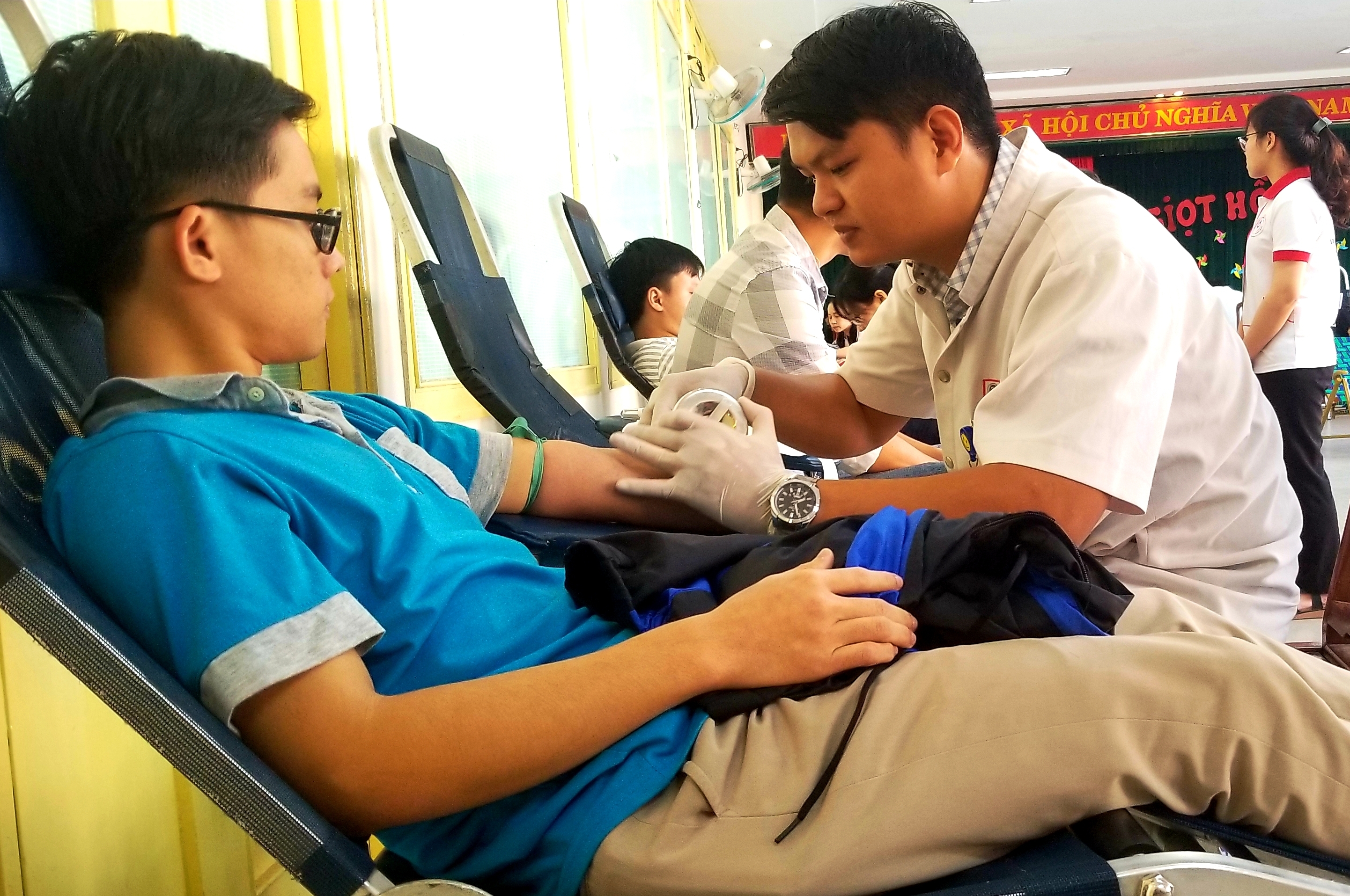 “Giọt hồng sẻ chia”