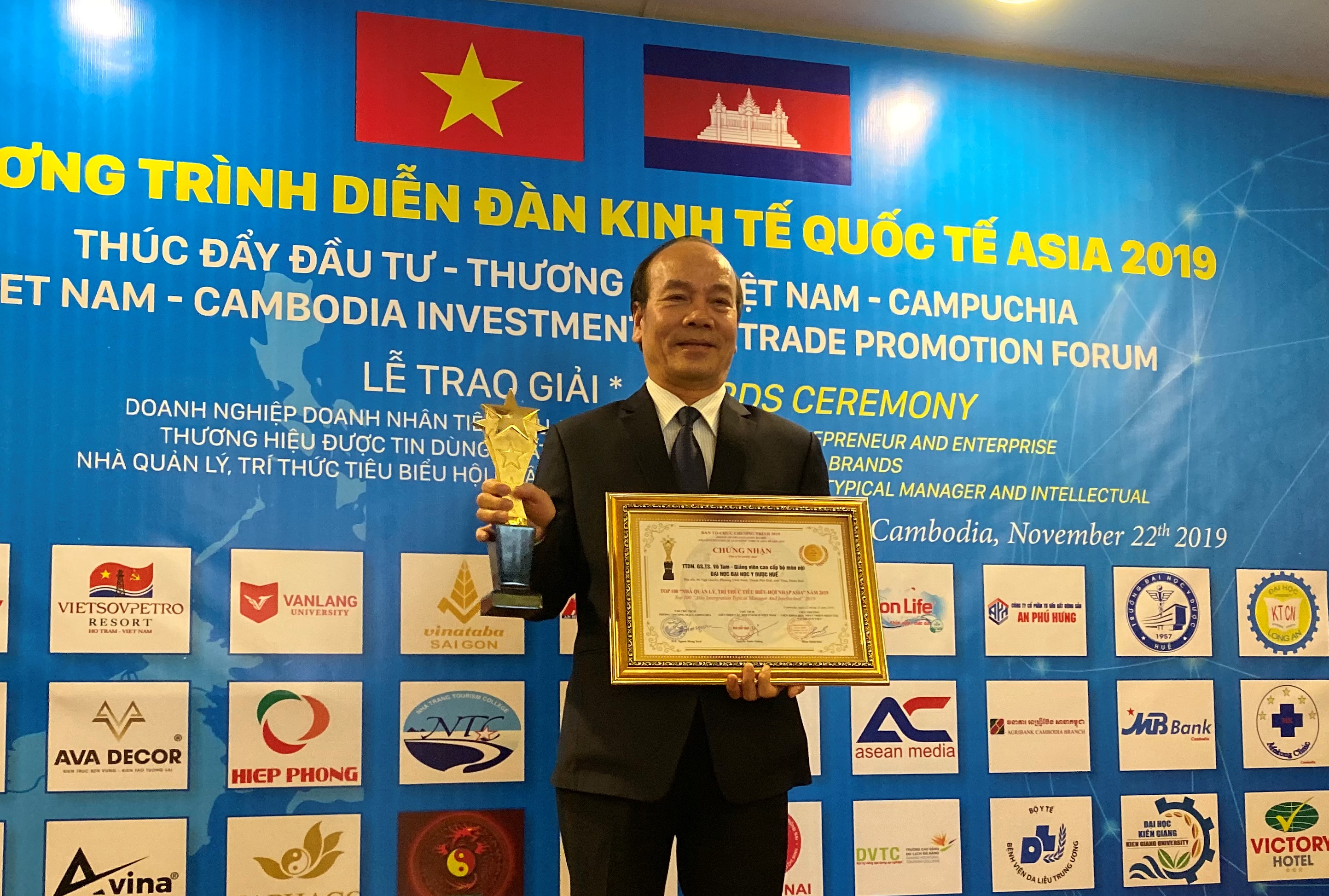 GS TS Võ Tam được nhận Danh hiệu “Top 100 Nhà quản lý, trí thức tiêu biểu hội nhập ASIA”