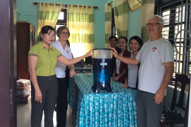 Hỗ trợ 10 thiết bị lọc nước cho các trường mầm non vùng khó