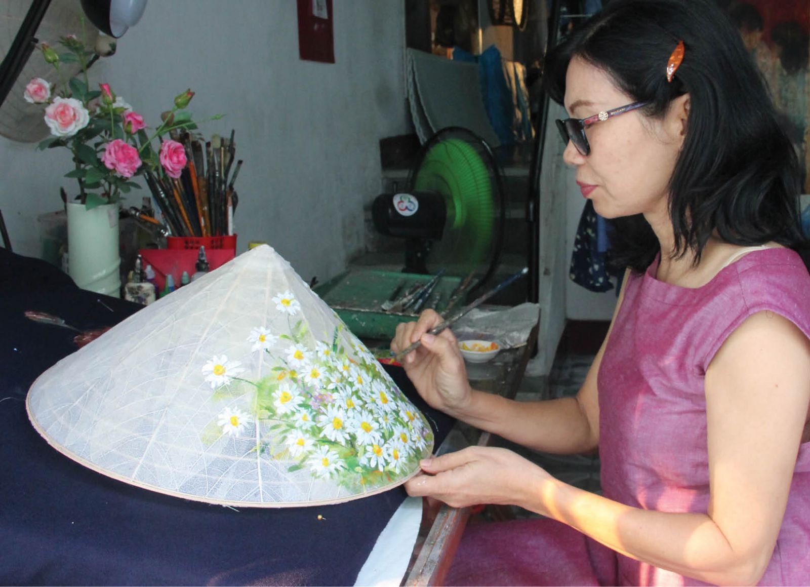Elegant conical hats made of leaf venation