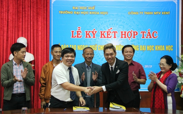 Hợp tác đào tạo ngoại ngữ cho sinh viên